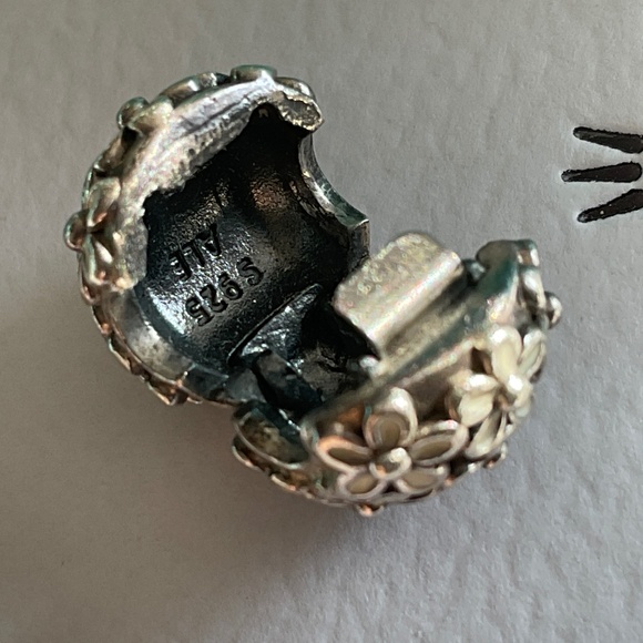 Pandora white daisy clasp - Picture 4 of 4